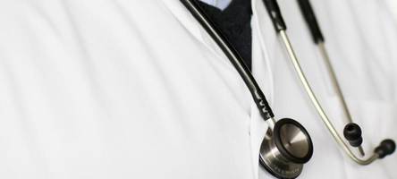 in bayern warten manche monatelang auf arzttermine – obwohl es genug Ärzte gibt